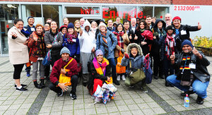 Gruppenfoto vor der Heizzentrale