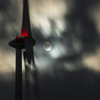 Windkraftanlage im Betrieb Nachts