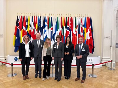 Beim Seminar der OECD (Organisation für wirtschaftliche und kulturelle Zusammenarbeit) in Paris zum industriellen Wandel war Saerbecks Bürgermeister Dr. Tobias Lehberg (rechts) Teil der NRW-Delegation.